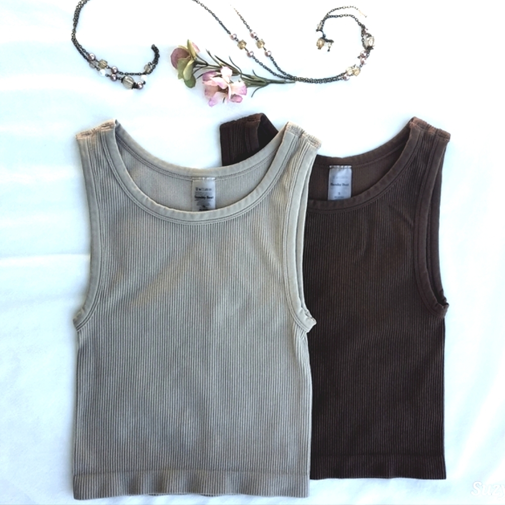 SUNDAY BEST 2 Ribbed Tank Tops in Beige and Brown, Seamless
